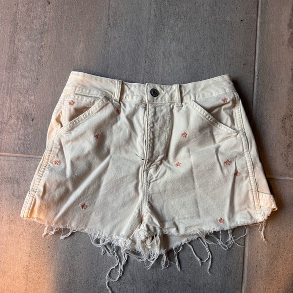 American Eagle Outfitters Cream Jean Shorts with flowers - Picture 2 of 5